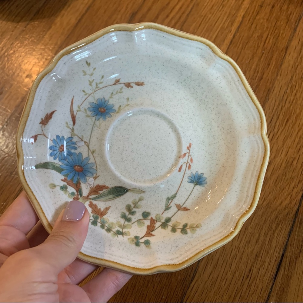 Vintage Mikasa Blue Daisies plates set of 4 Saucers - Picture 6 of 9